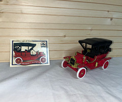 Ford 1909 Model T Touring Car Diecast Model Car Ready-To-Go Red/Black Mint
