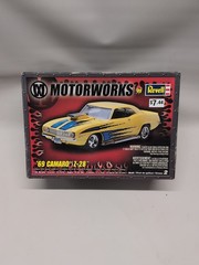 Revell 95-0801 Kit 1969 Camaro Z/28 Motorworks New Open Box