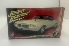 1969 Pontiac Firebird Johnny Lightning 1:25 Scale Model Kit AMT / ERTL