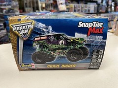 * REVELL 1/25 SCALE SNAP TITE MONSTER JAM GRAVE DIGGER PLASTIC KIT #85-1234 *ST