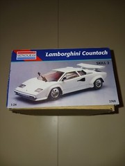 1995 MONOGRAM Lamborghini Countach OPEN BOX 1:24 Model Car Kit 2769