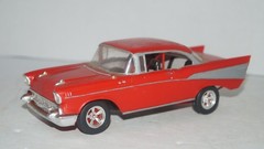VINTAGE 1957 RED CHEVROLET CHEVY BELAIR PLASTIC MODEL CAR 1/25 SCALE