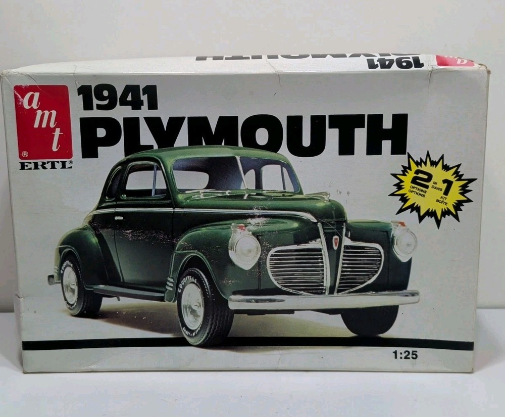 ✨VINTAGE✨ AMT 1941 PLYMOUTH COUPE 2n1 1/25 Model Car Kit