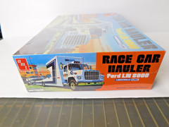 AMT Ford LN8000 Race Car Hauler – Model Truck Kit AMT758/06 1/25 Scale