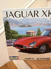Revell 1/24 Jaguar XK-E (E-Type) Plastic Model Kit 85-4509 Open Box Unbuilt