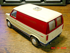 AMT 1977 Ford Econoline Van 1/25 Built Model UPRM