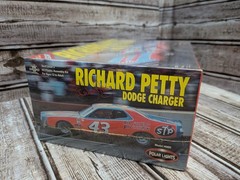 Polar Lights Richard Petty #43 Dodge Charger Plastic Model Kit Sealed Nascar