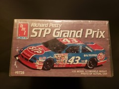 AMT Ertl #6728 Richard Petty STP Grand Prix 1/25 model kit