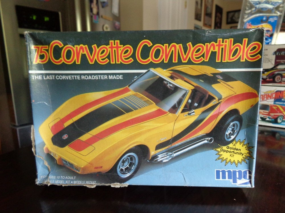 VINTAGE MPC 1975 CORVETTE CONVERTIBLE 1/25 USED OPEN BOX