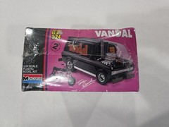 2012 Monogram Tom Daniel VANDAL 1/24 MODEL #85-4926-New Sealed w/ Box Damage