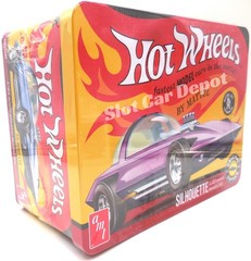 AMT 1:25 Scale Model Hot Wheels Silhouette Car with Trailer +Collector’s Tin 593