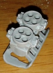 FABResinworks 24823 FORD High Rise Tunnel Ram Intake w/2; 4BBL Carbs 1/25 Scale