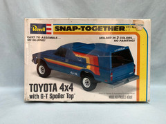 TOYOTA 4X4 PICKUP TRUCK WITH G-T SPOILER CAMPER TOP REVELL 1:25 AKA RUMBLE RIDER