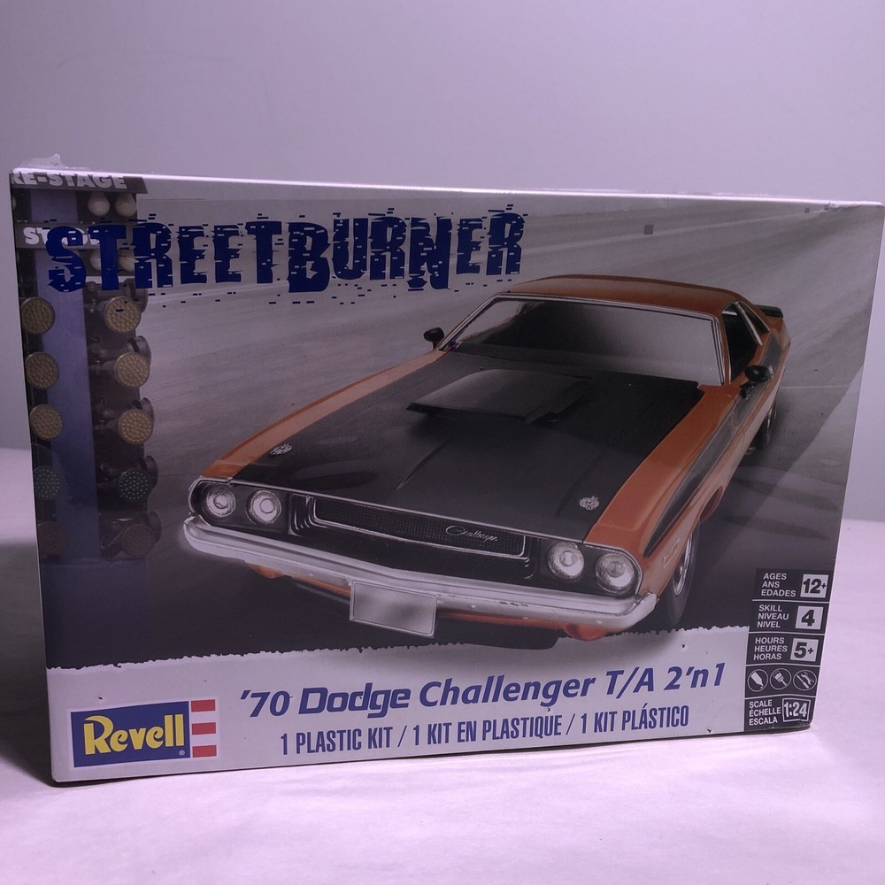 Revell 1/24 1970 Dodge Challenger Model Kit