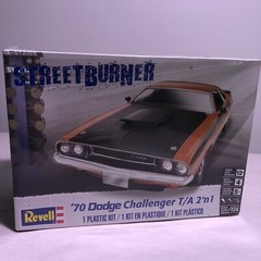 Revell 1/24 1970 Dodge Challenger Model Kit