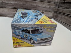 Jo-han ’64 Plymouth Belvedere Richard Petty Model Kit 1/25 Scale