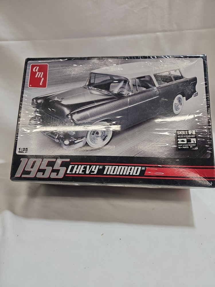 Round 2 AMT 1955 Chevy Nomad 1/25 Model Kit AMT-637 SEALED Box