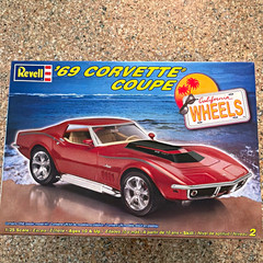 Revell ’69 Corvette Coupe 1:25 Plastic Model Kit Skill 2 #85-2866
