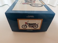 EBBRO 1/10 Honda CL72 Scrambler Red/Silver Finished