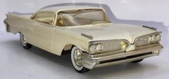 AMT Promo 1959 Pontiac Bonneville HT 1/25 White/Gold Knudsen Award FN-VF+