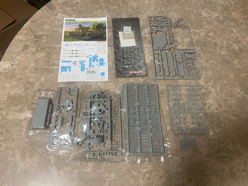 1/72 Dragon Panzerkampwagen VI (P), item # 7209, bagged kit!!!