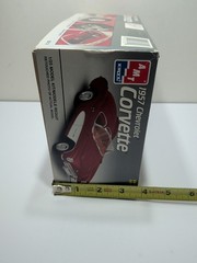 ✨VINTAGE✨ AMT Ertl 1957 Chevrolet Corvette 1/25 Scale Model Kit 8212