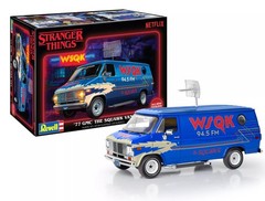 Revell 145789090 1:25 “Stranger Things” 1977 GMC WSQK Squawk Van Plastic Kit