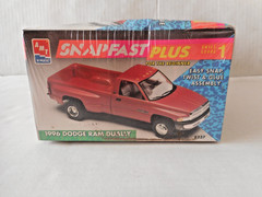 AMT Snap Fast Plus 1996 Dodge Ram Dually #8237 Model Kit 1/25 NOS