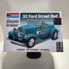 1932 Ford Street Rod Classic Cruiser Model Car Kit by Monogram 1:24 Scale.