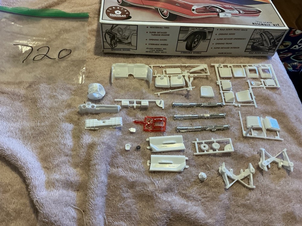 1 25 scale model parts Chrysler Turbine Car Seat,bumpers And More Lot Only