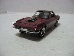 AMT/ERTL Maroon 1963 Chevrolet Corvette Conv 1/25 Scale Built Model Kit #6774