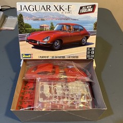 Revell 1:24 Jaguar XK-E (E-Type) Coupe *New Tooling* – MPN 85-4509 Sealed Parts