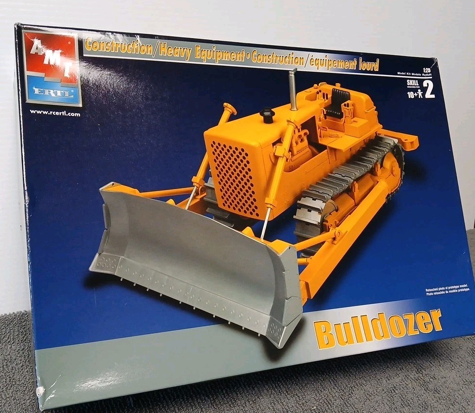 AMT ERTL Construction Heavy Equipment Bulldozer 1:25 Model 31769 Open Box
