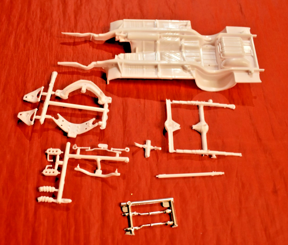 AMT 1955 Chevy Bel-Air Sedan Chassis 1/25