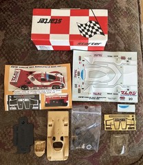Starter Porsche 962C Marukatsu 20 Team Lee Davey Le Mans 1990 Car Resin Kit 1:43