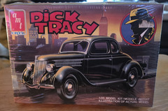 AMT Ertl 1:25 Dick Tracy Coupe Model Kit Detailed Interior Flathead V-8 6107
