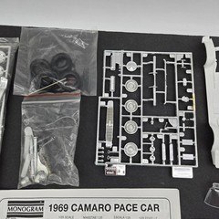 1969 Chevrolet Camaro Indy Pace Car 1:25 Scale Model Kit Monogram