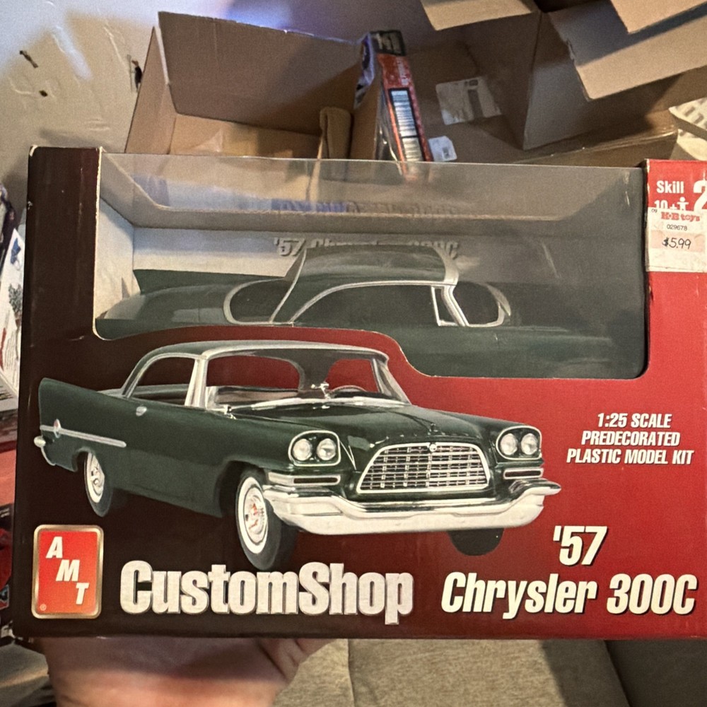 AMT CustomShop ’57 Chrysler 300C Model Kit, 1/25 Scale, Green Kit#30247, Sealed