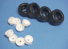Set of 4 AMT Wide Valiant Scamp Short-Track 5 Hole Dish w/RL Goodyear Tires 1/25
