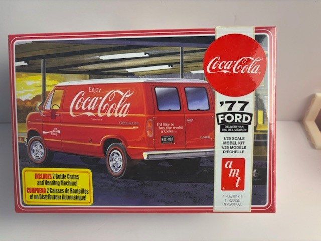 AMT ’77 Ford Coca-Cola Delivery Van W/Coke Accessories 1/25 !!Factory Sealed!!