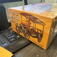 AMT 1/25 Scale Unbuilt Kit AMT1237/12 – 1923 Ford Model T Depot Hack Sealed