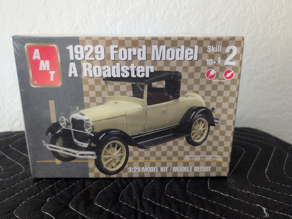 AMT 38073 Classic 1929 Ford Model A Roadster 1:25 Scale Model Kit New Sealed NIB