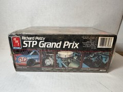 AMT Richard Petty STP Pontiac Grand Prix 1/25 Model Kit #6728 1990 (NEW SEALED)