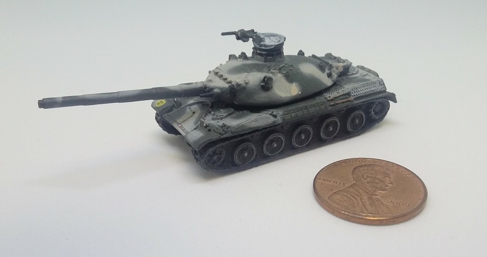 Takara 1/144 World Tank Museum 9. French AMX-30 Standard Model winter camo(#159)