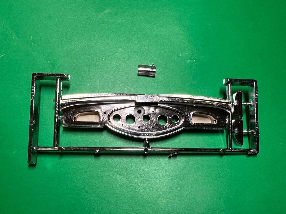 POCHER K74 1/8 MERCEDES DASHBOARD PARTS from CHROME PLASTIC SPRUE 19