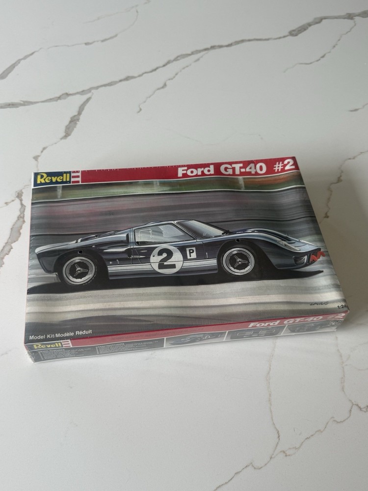 Revell Ford 1:24 SCALE GT-40 Race Car #2 Model Kit #7130~NEW/Factory Sealed