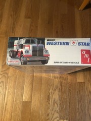 1:25 AMT White Western Star Conventional Tractor with Sleeper 724 Sealed