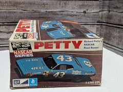MPC Nascar Series Petty Plymouth Road Runner Model Kit Parts 1/25 Scale