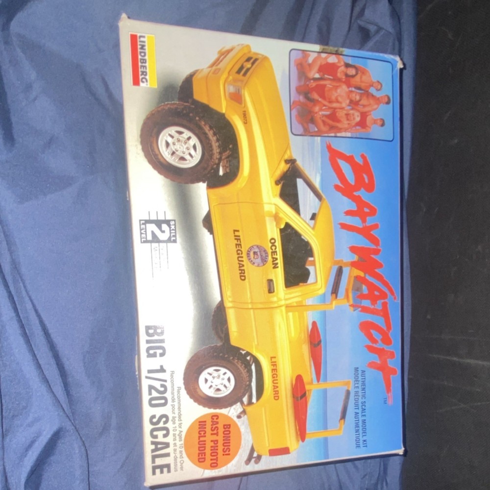 Lindberg Baywatch Beach Patrol Lifeguard Truck Model Kit 1:20 Detailed Equipment