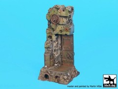 Black Dog 1/35 Post Apocalyptic Entrance Section w/Metal Door Base (6x6cm) FD014